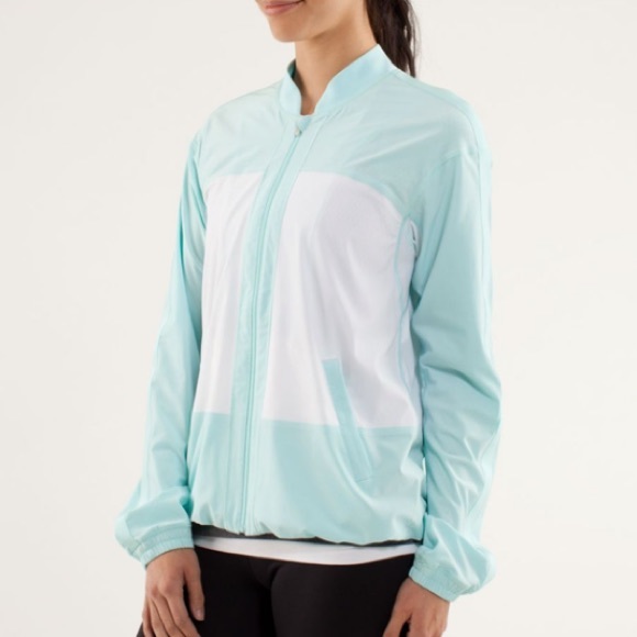 Lululemon Water Resistant Off the Court Light Zip Up Jacket - Picture 3 of 15